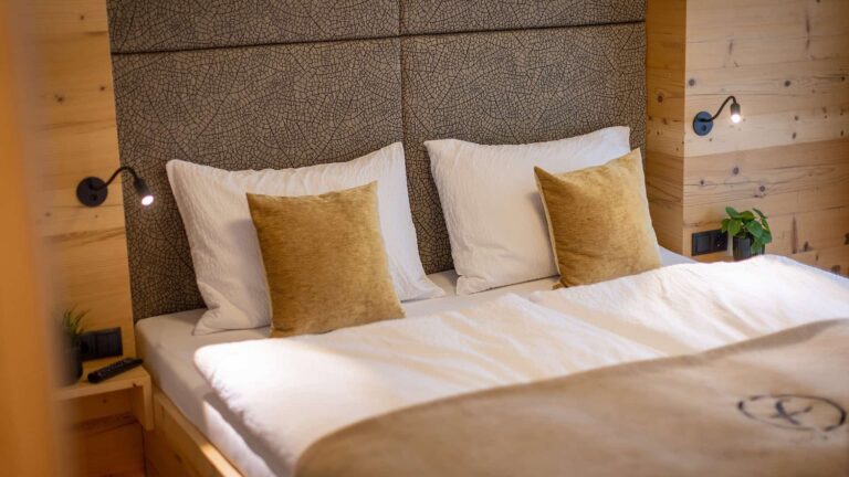 FESH LIVING Schlafzimmer Doppelbett Bett