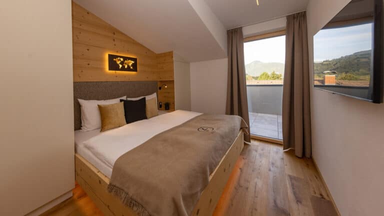 Penthouse Schlafzimmer Doppelbett Ausblick Smart-TV