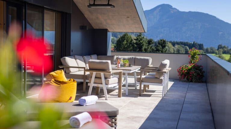 Penthouse Terrasse Bergblick Kitzsteinhorn Loungemöbel Gletscher
